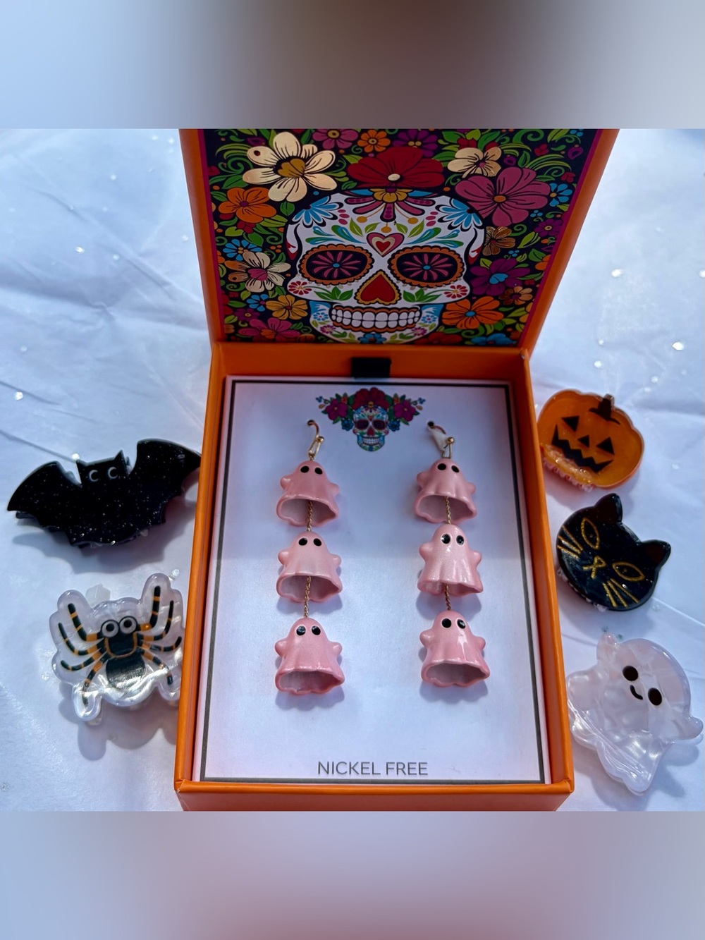 NIB BETSEY JOHNSON Pink Ghost Dangle Earrings and 5 mini hair claws 👻🕷️🎃🦇 - Picture 4 of 6